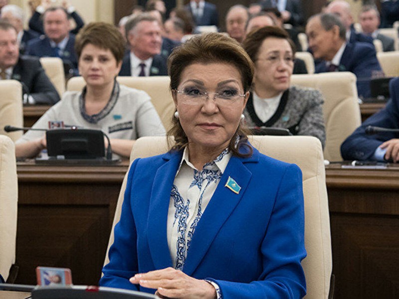 Дочь Назарбаева сложила полномочия депутата и рассказала о своих планах 