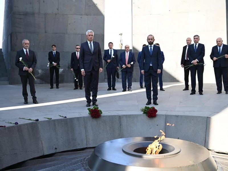 Глава МИД Словакии посетил мемориал Геноцида армян