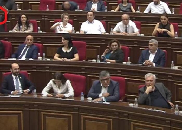 В НС закрытое голосование по вопросу о лишении оппозиционных депутатов должностей