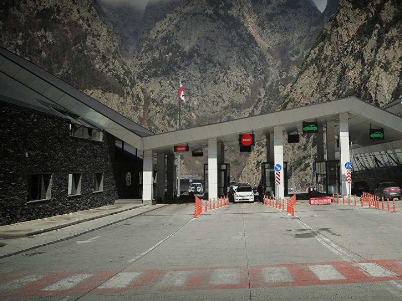 На российско-грузинской границе из-за запретного груза задержан армянский автобус