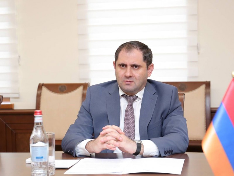 Сурен Папикян получил в подарок 19 млн драмов, 22 тыс. долларов и 13 тыс. евро - «Hetq»