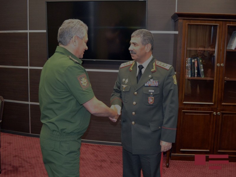 Министры обороны Азербайджана и России обсудили военное сотрудничество двух стран 