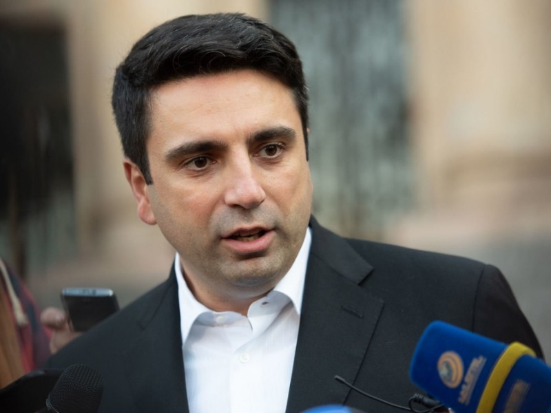 Симонян: Армения не будет обсуждать с Азербайджаном напрямую Лачинский коридор 