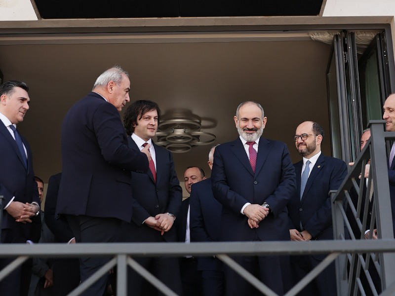 Никол Пашинян и Ираклий Кобахидзе посетили новое здание посольства Грузии в Армении