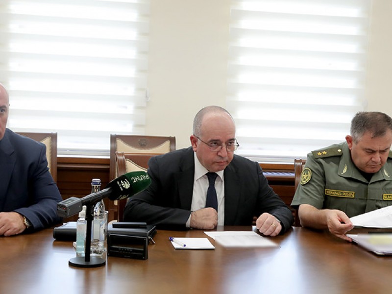 Министр обороны Армении обсудил в ведомстве старт трехмесячных сборов резервистов