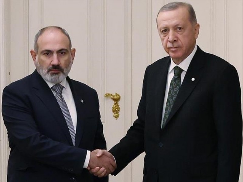 Турецкие СМИ рассказали подробности первой встречи Эрдогана и Пашиняна