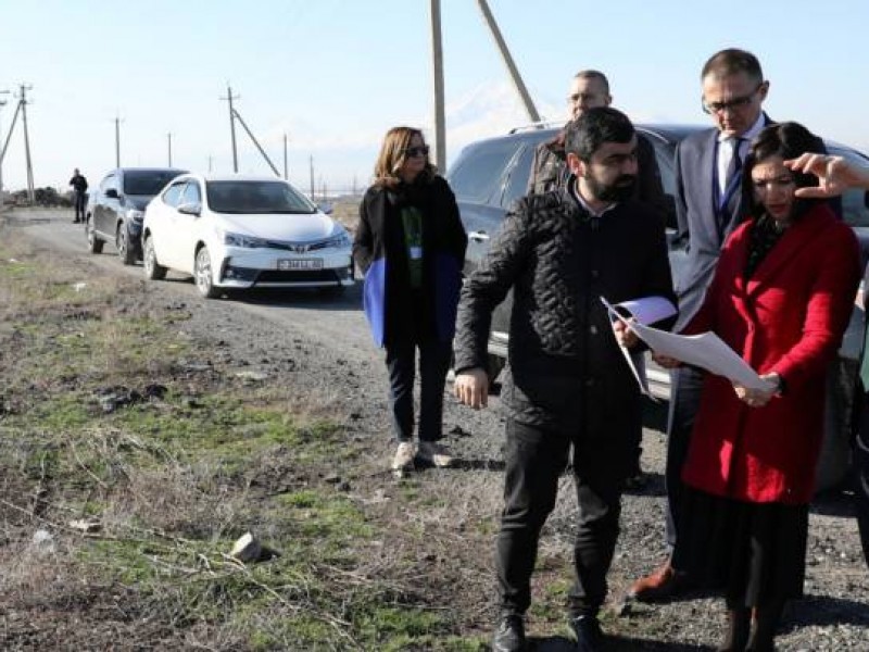 Жанна Андреасян и посол Франции в Армении посетили территорию будущего академгородка