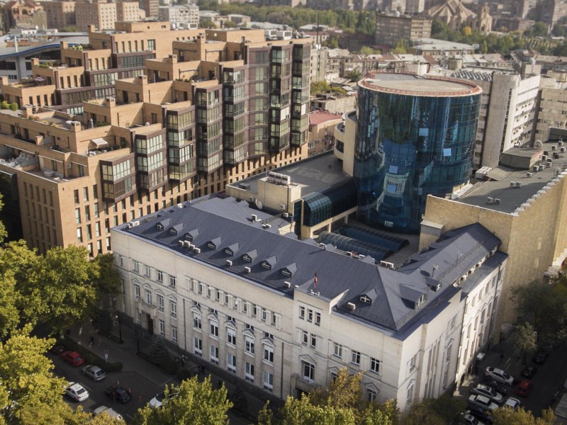 Глава ЦБ: В 2022 году комбанки Армении 80% доходов обеспечили за счет нерезидентов