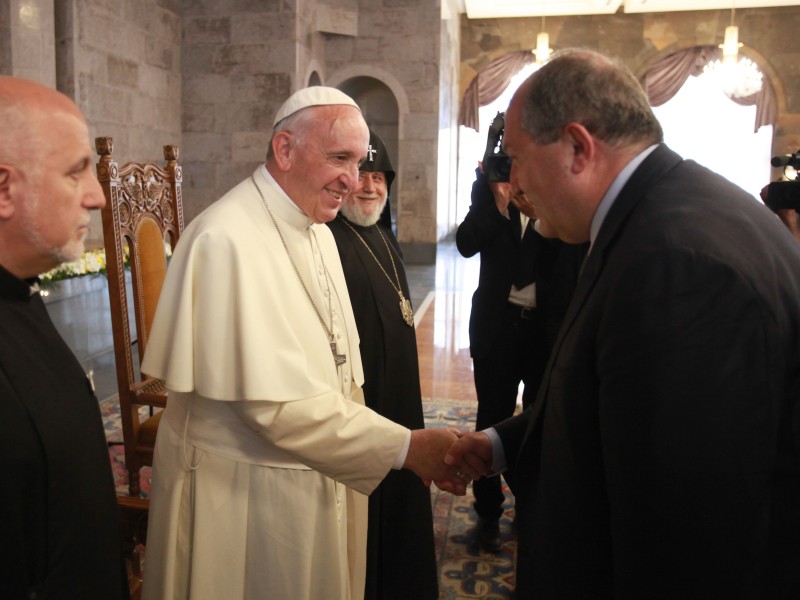 Желаю процветания и мира армянскому народу - Папа Римский