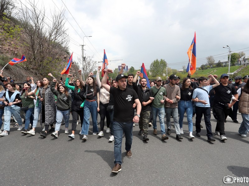 Парализовать Ереван: акции неповиновения продолжаются (Фоторепортаж)