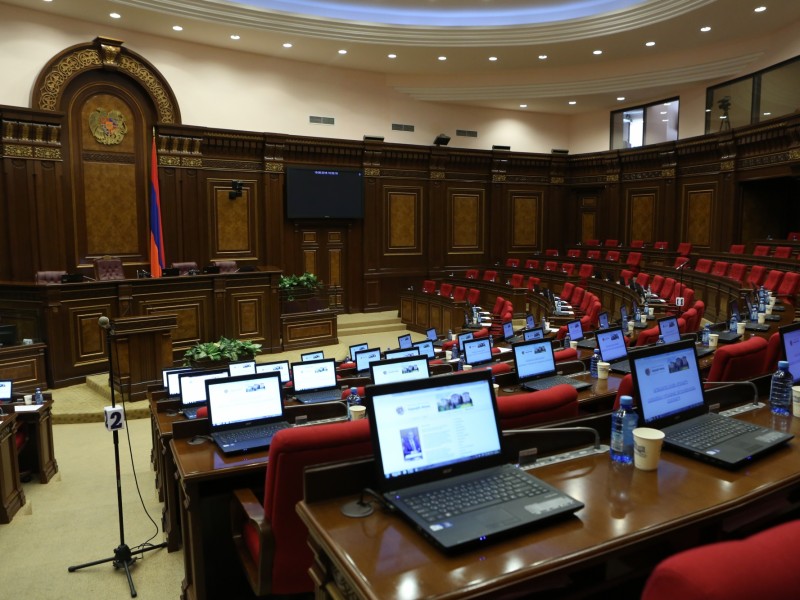 Лучшую оценку деятельности парламента Армении дал Алиев: досрочных выборов ждать не стоит