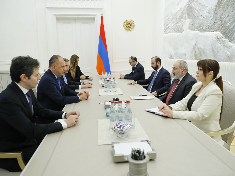 Пашинян и глава МИД Греции обменялись мнениями по ситуации на Южном Кавказе