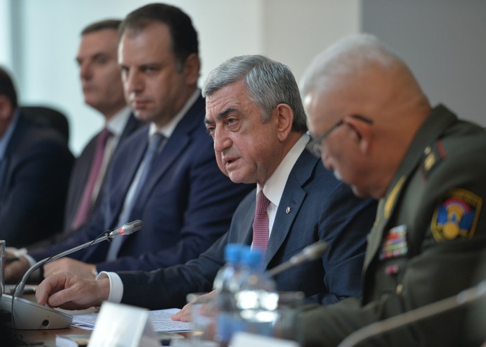 Либо стреляем, либо ведем переговоры - Серж Саргсян о ситуации вокруг Карабаха