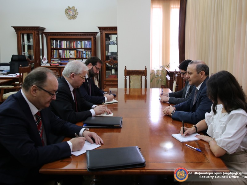 Григорян и Ховаев обсудили ситуацию вокруг Нагорного Карабаха 