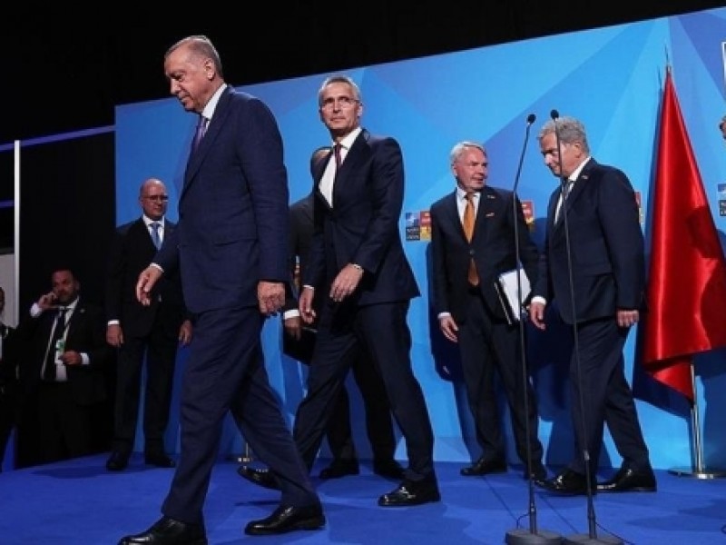 Эрдоган в Мадриде выбил из Швеции и Финляндии трëхсторонний меморандум 