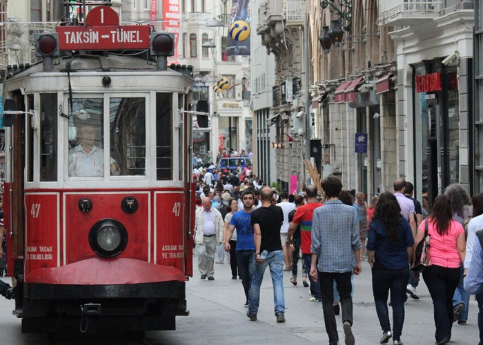 В Стамбуле тарифы на проезд в общественном транспорте подорожали на 51,52 процента