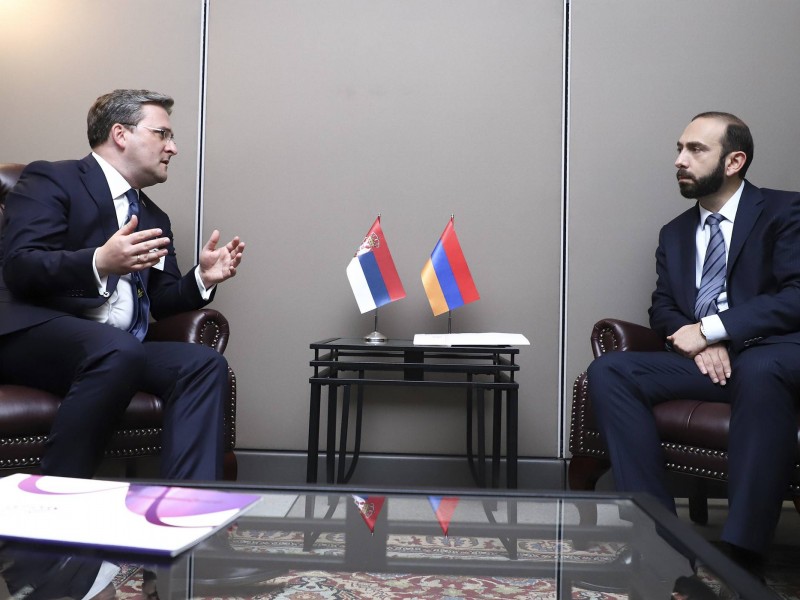 Глава МИД Армении встретился с сербским коллегой