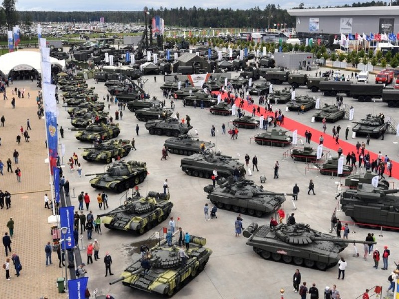 Объем поставок Россией военной продукции за рубеж в 2020 году составил около $13 млрд 