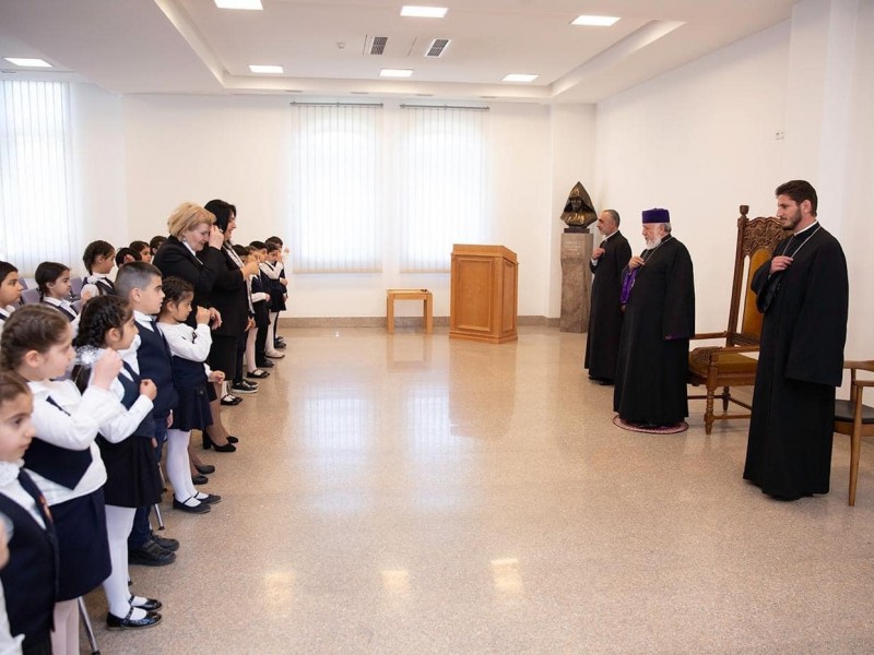 Католикос Всех Армян принял школьников