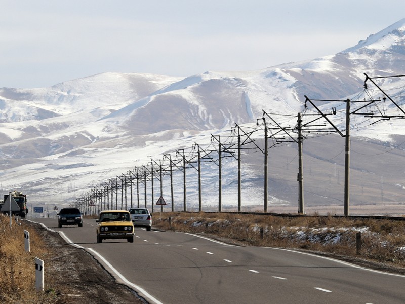 Закрытые автодороги в Армении, скопление фур на «Верхнем Ларсе»: сводка МЧС 