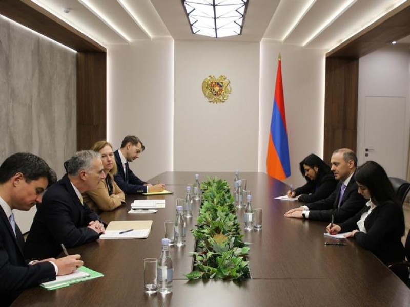 ԱԽ քարտուղարն ու Լուի Բոնոն քննարկել են հայ-ադրբեջանական կարգավորման գործընթացը