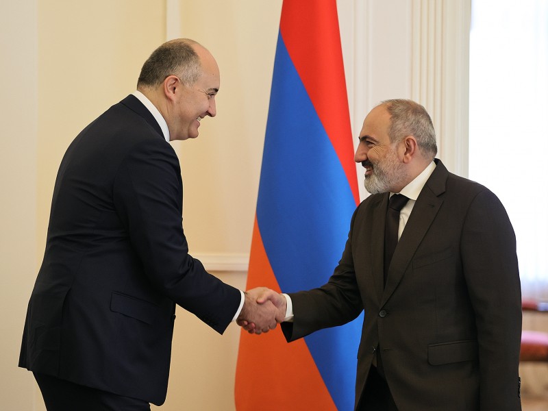 Бурчуладзе - Пашиняну: впечатлен реформами, реализуемыми в сфере обороны в Армении