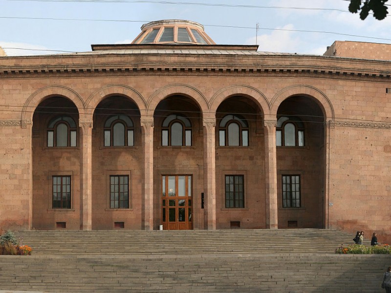 Академия наук Армении требует отставки Никола Пашиняна