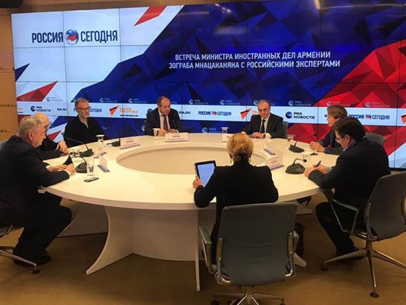 Зограб Мнацаканян в Москве провел закрытое обсуждение-встречу с российскими экспертами   