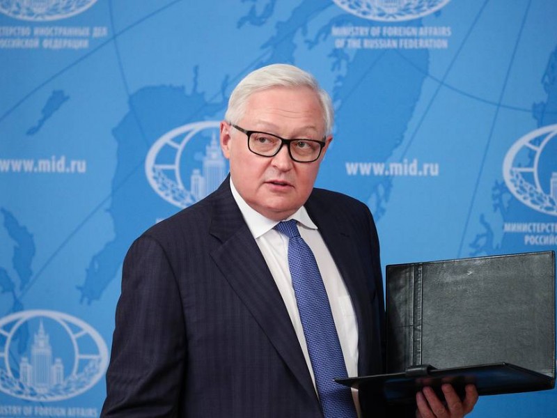 Рябков: Конвои с вооружением для Украины могут стать целями для ВС РФ