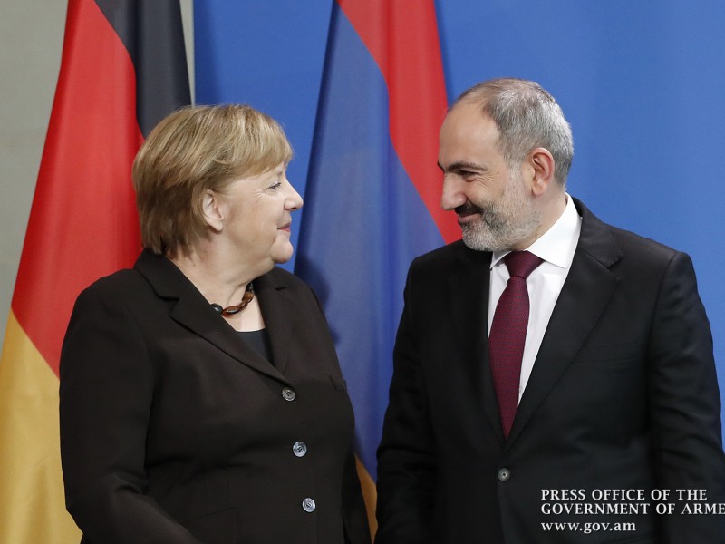 Германия готова и впредь поддерживать Республику Армения: Меркель поздравила Пашиняна