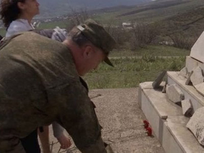 Российские миротворцы в Арцахе почтили память адмирала Исакова