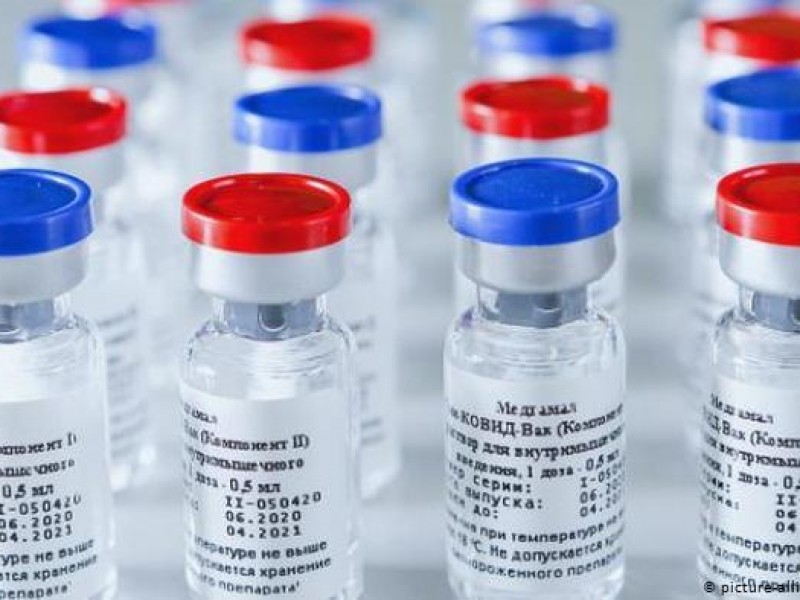 Боррель надеется, что ЕС сможет сертифицировать российскую вакцину от COVID-19 