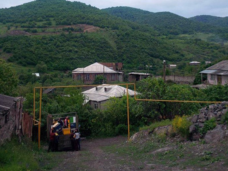 Азербайджанские ВС обстреляли армянское село: межгосударственная автотрасса закрыта
