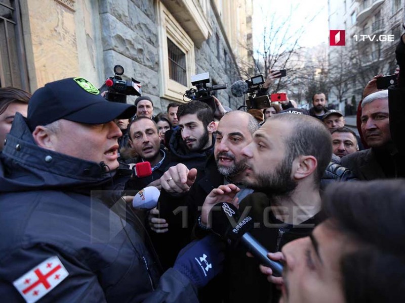Перед зданием парламента Грузии произошла стычка оппозиции с правоохранителями