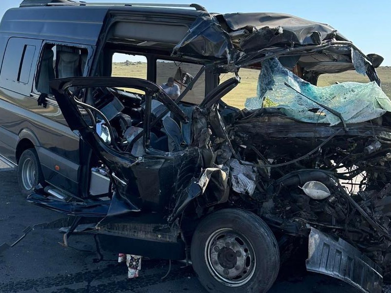 Один из пассажиров пострадавшего в ночной аварии микроавтобуса был гражданином России