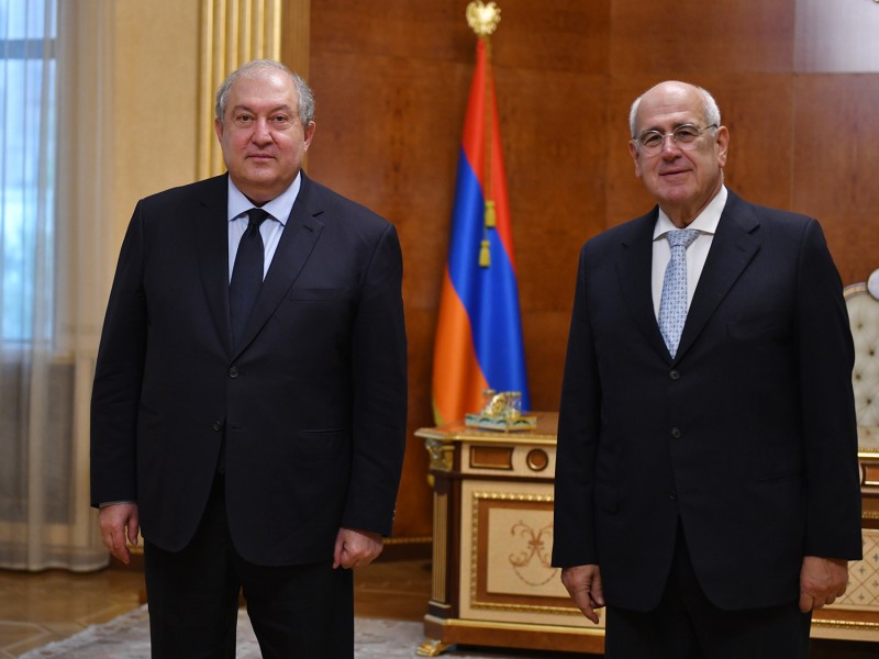 Саркисян и президент AGBU подчеркнули необходимость переоценки отношений Армения-Диаспора
