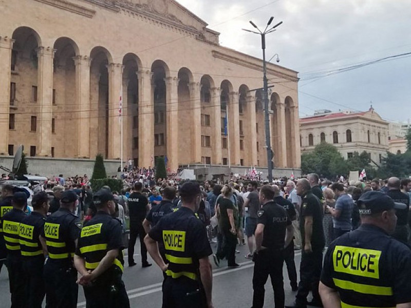 Организаторы акций протеста у парламента Грузии намерены продолжать их в ином формате