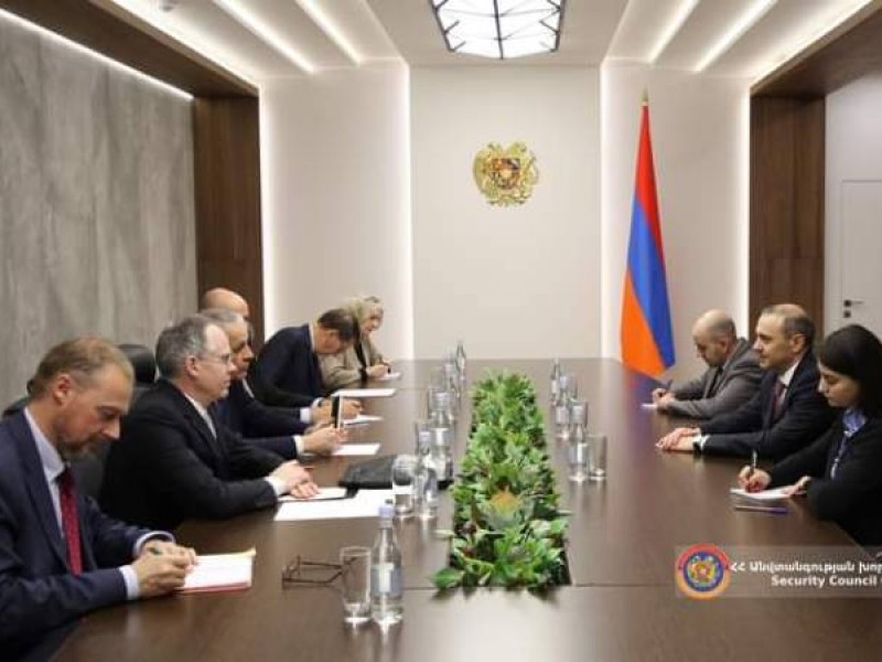 Григорян и Домм обсудили вопрос поддержки Армении через Европейский фонд Мира