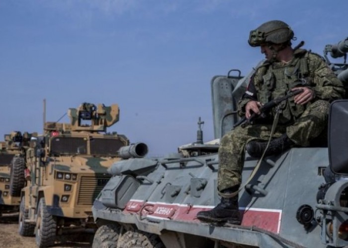 Военные России и Турции провели патрулирование в Сирии по трассе М-4 на маршруте в 210 км