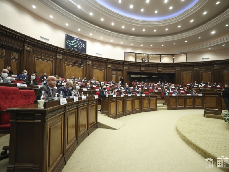 Внеочередное заседание НС: Депутаты выберут генпрокурора и еще 4 судей