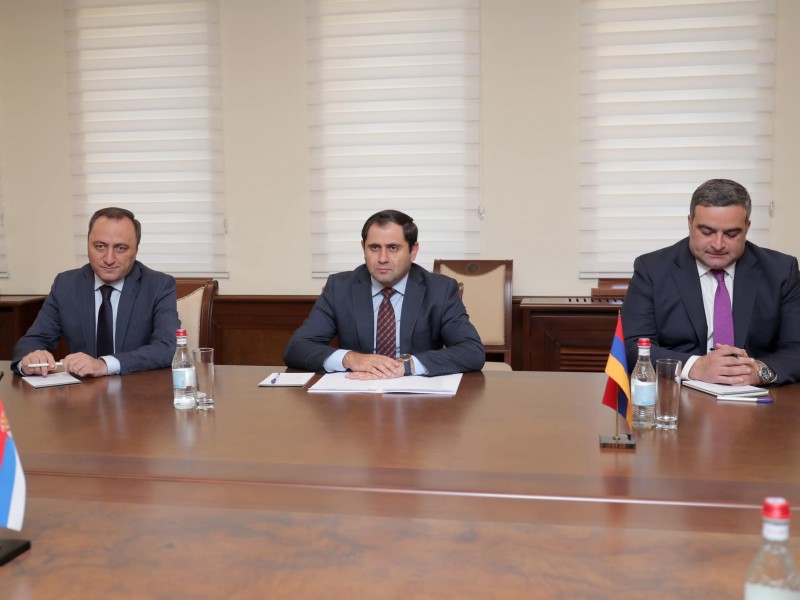 Глава МО РА обсудил с послом Сербии ситуацию в Арцахе и Косово