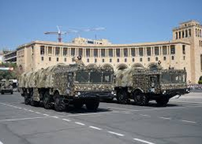 Эксперт: Армения не может не реагировать на усиление огневой мощи ВС Азербайджана