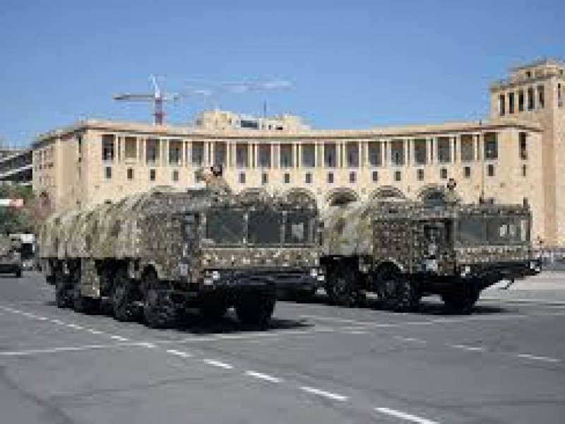 Эксперт: Армения не может не реагировать на усиление огневой мощи ВС Азербайджана