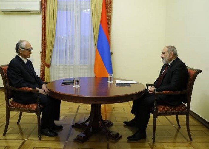 Никол Пашинян принял посла Японии, завершающего свою миссию в Армении 