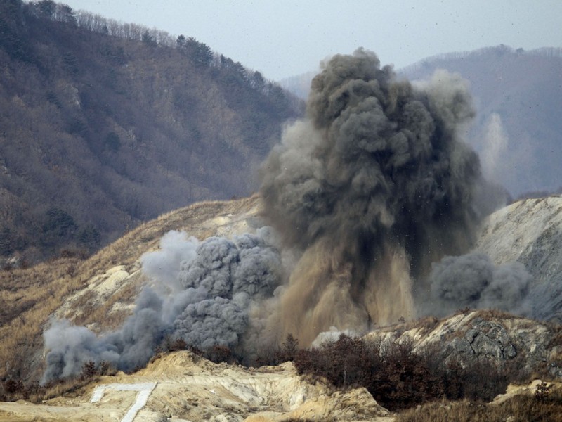 В Карабахе на противотанковой мине подорвался грузовик