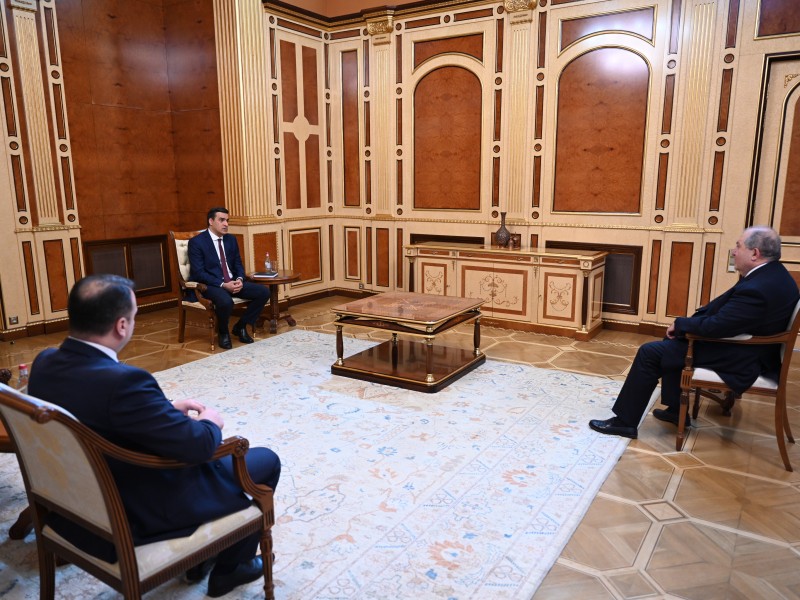 Президент и омбудсмен обсудили ситуацию на армяно-азербайджанской границе