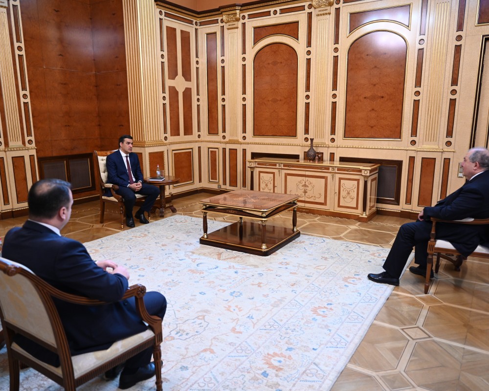 Президент и омбудсмен обсудили ситуацию на армяно-азербайджанской границе