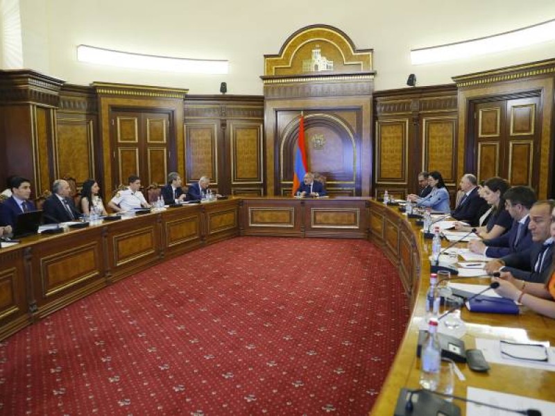 Премьер провел заседание Совета по мониторингу судебных реформ