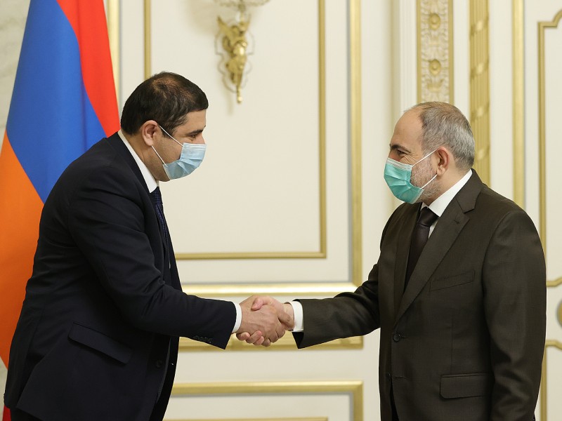 Премьер-министр Армении принял новоизбранного мэра Гюмри