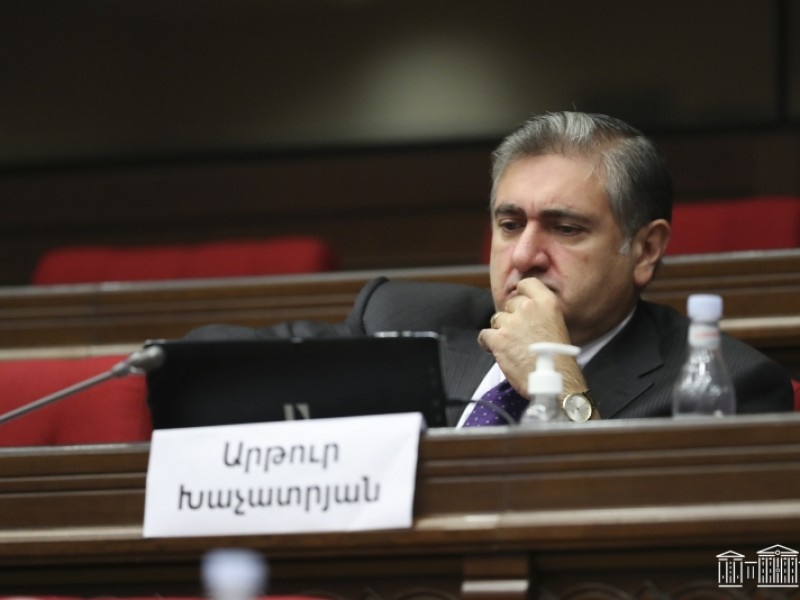 Артур Хачатрян: Власти Армении подпишут документ о «пакетной капитуляции»